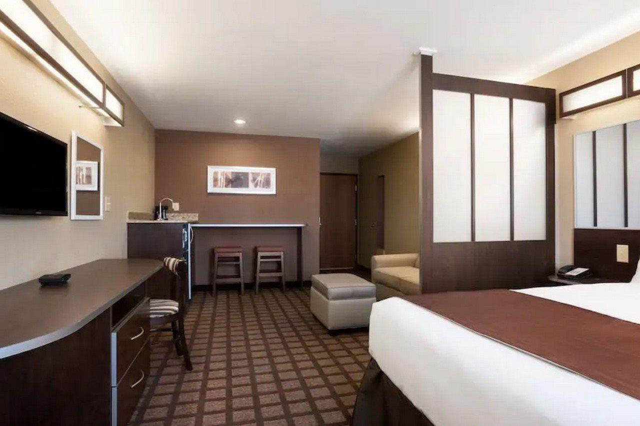 Microtel Inn & Suites By Wyndham Midland Luaran gambar