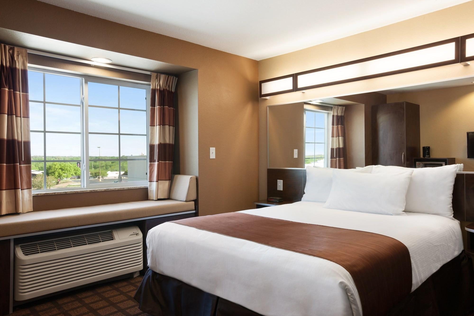 Microtel Inn & Suites By Wyndham Midland Luaran gambar