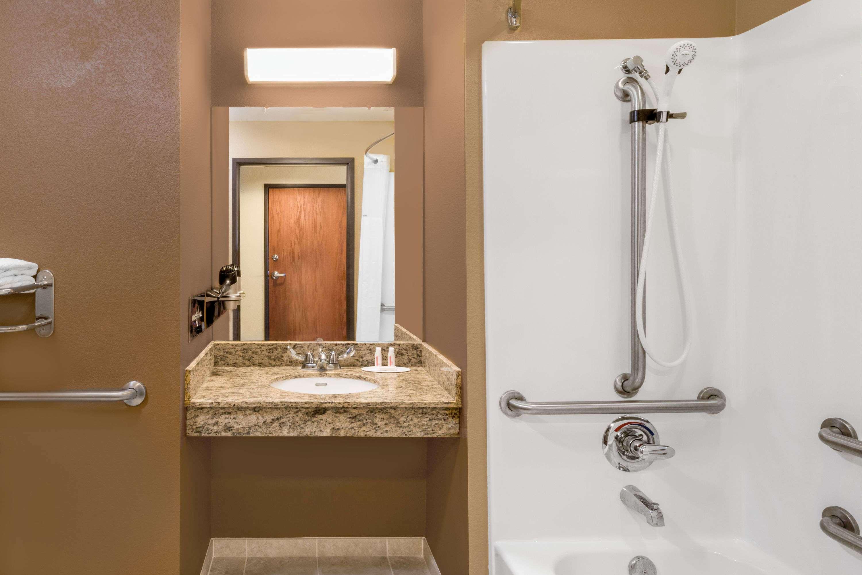 Microtel Inn & Suites By Wyndham Midland Luaran gambar