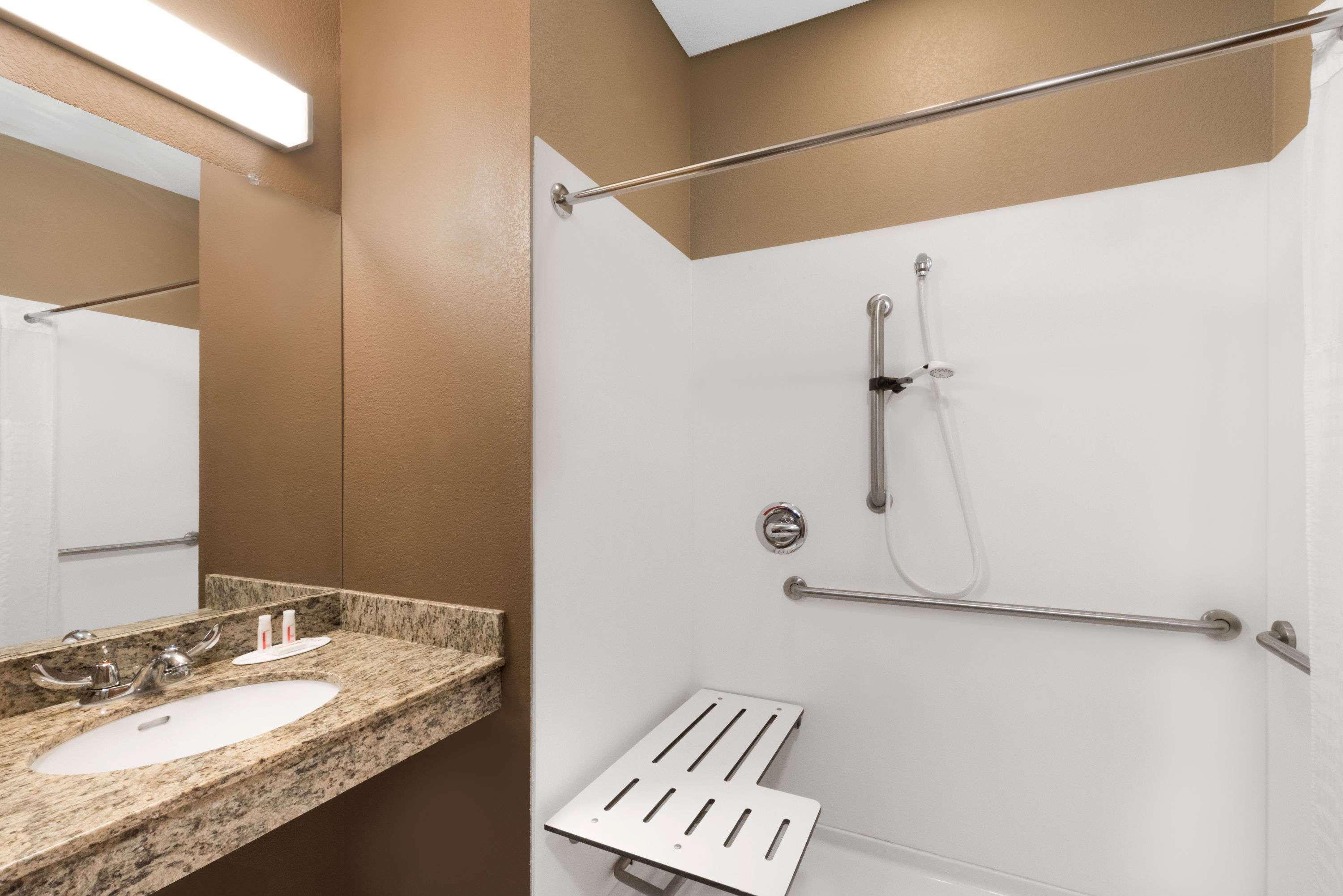 Microtel Inn & Suites By Wyndham Midland Luaran gambar