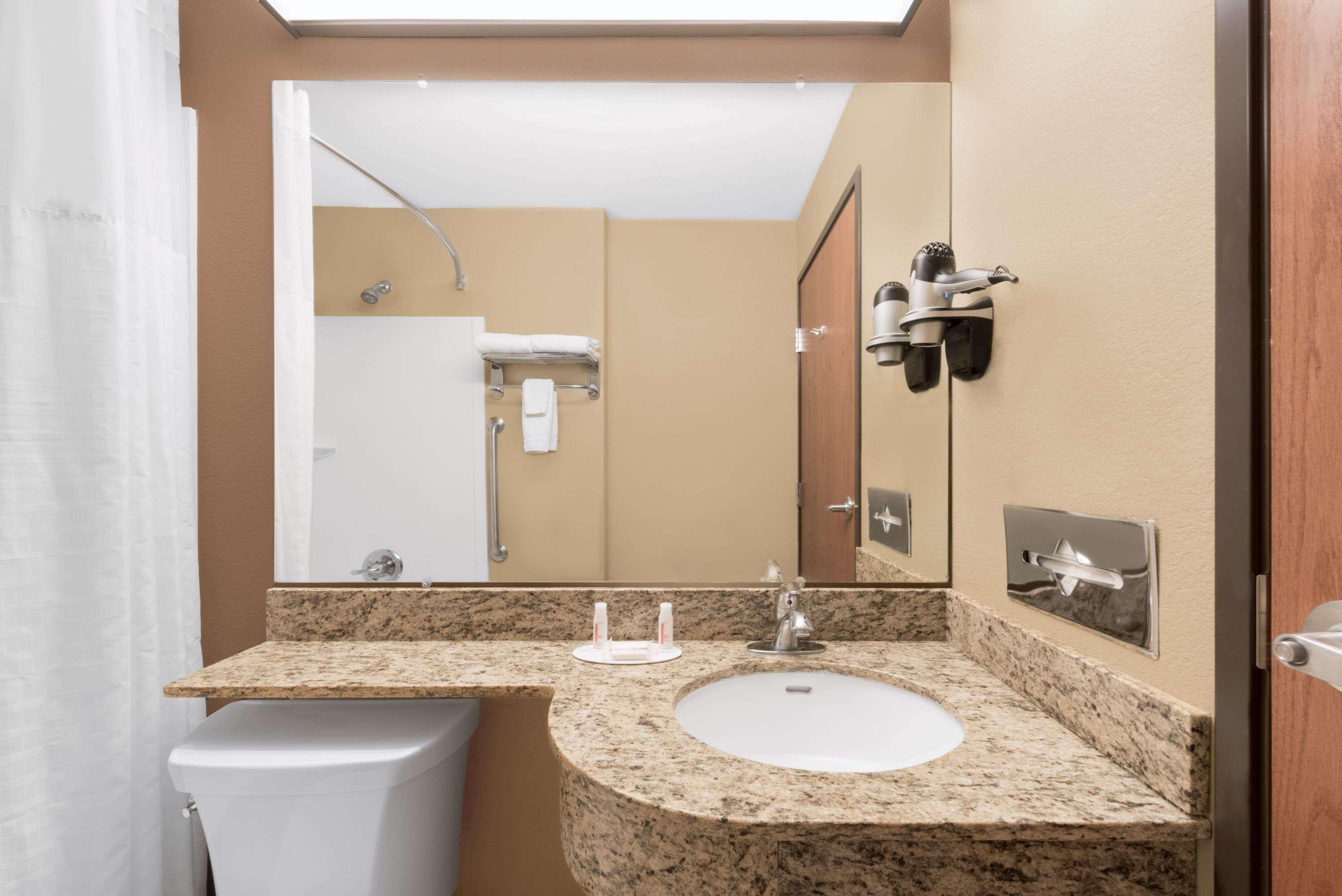 Microtel Inn & Suites By Wyndham Midland Luaran gambar