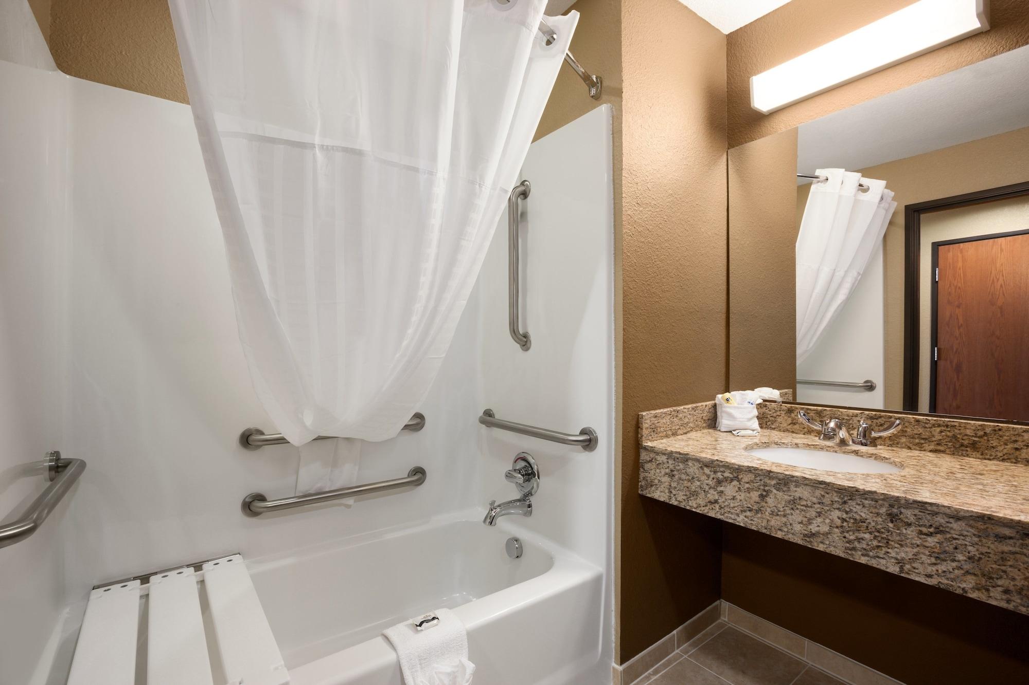 Microtel Inn & Suites By Wyndham Midland Luaran gambar