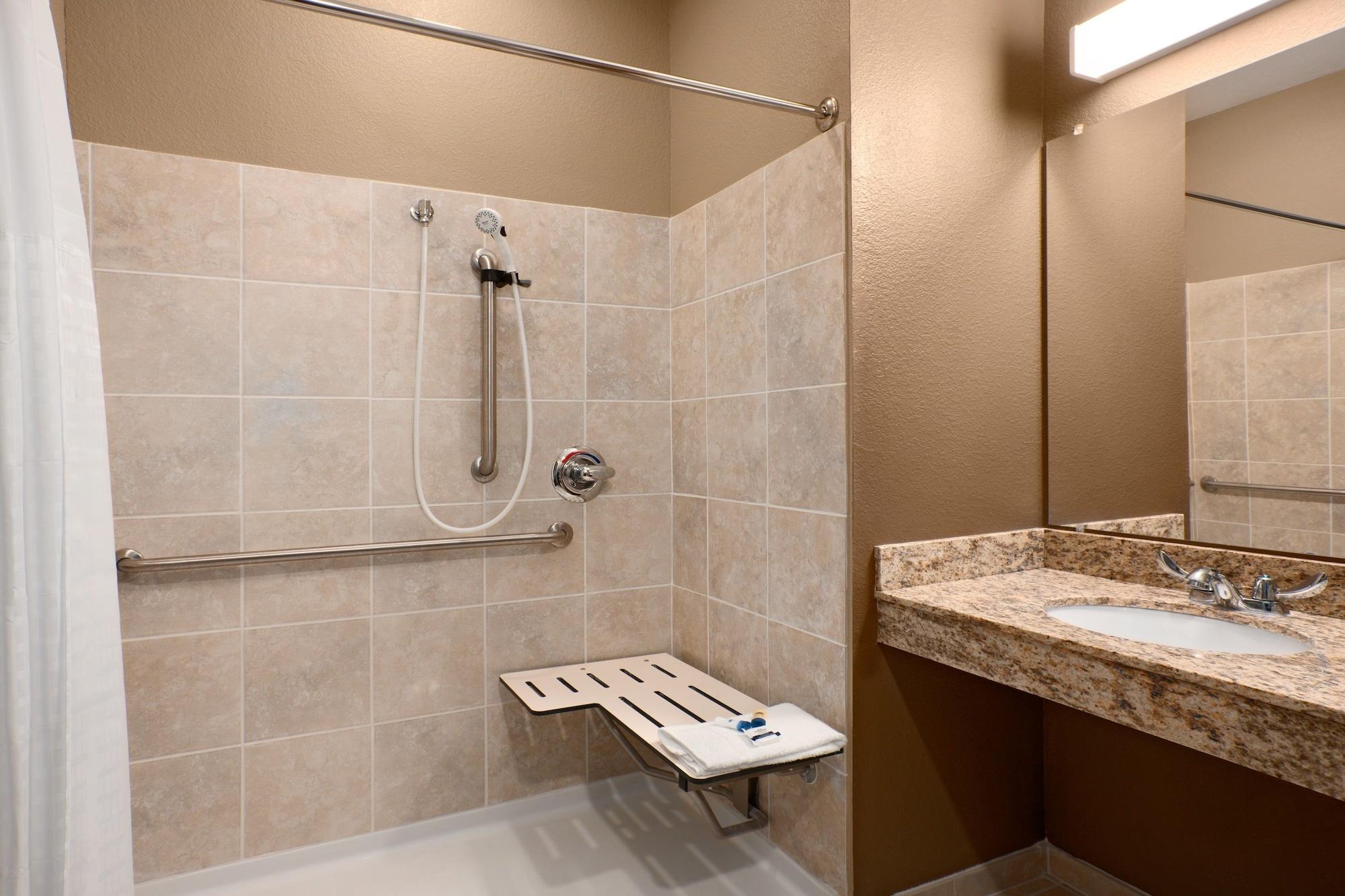 Microtel Inn & Suites By Wyndham Midland Luaran gambar