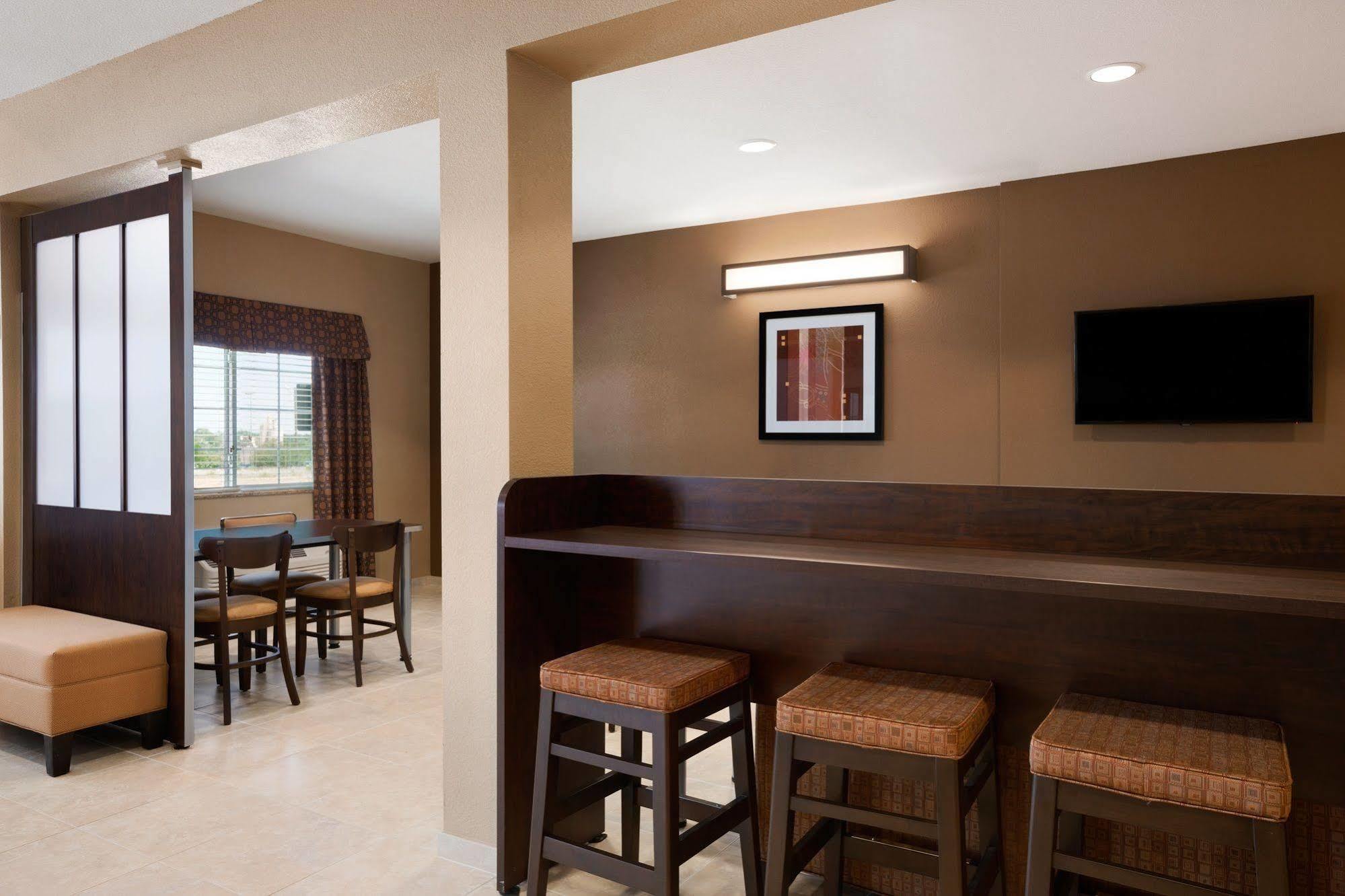 Microtel Inn & Suites By Wyndham Midland Luaran gambar